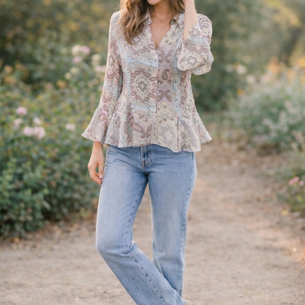 Violet & Claire Boho Paisley Peplum Bell Sleeve Blouse Small